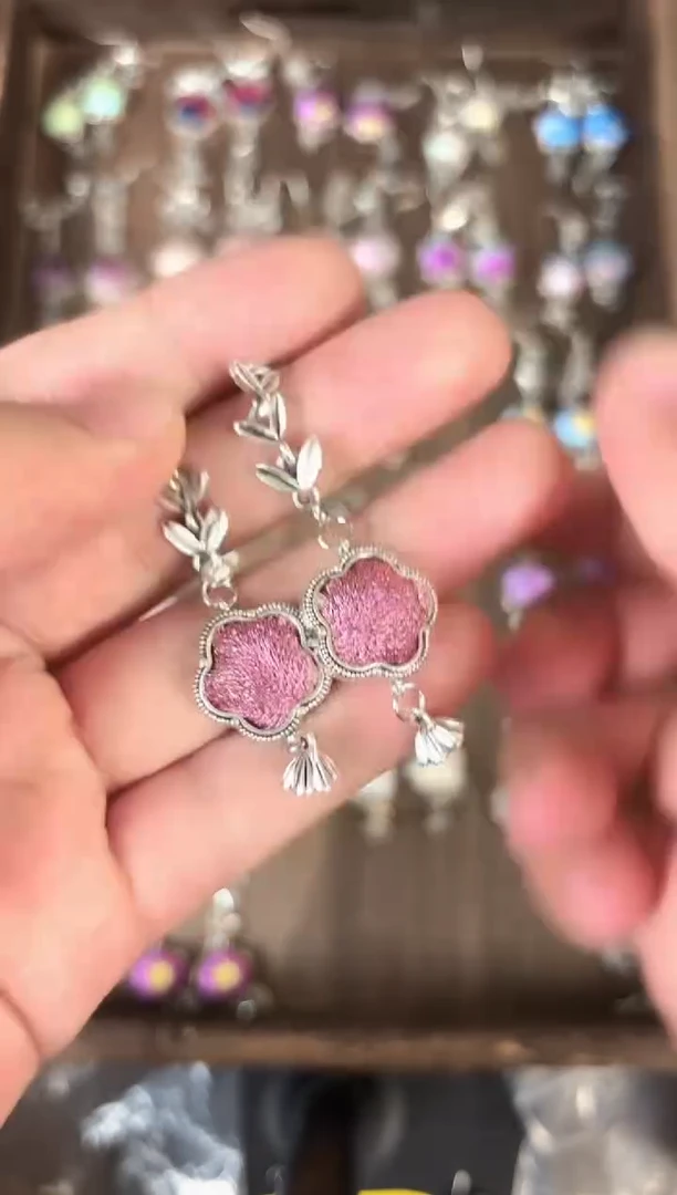 彩云南阁非遗老绣饰品670*