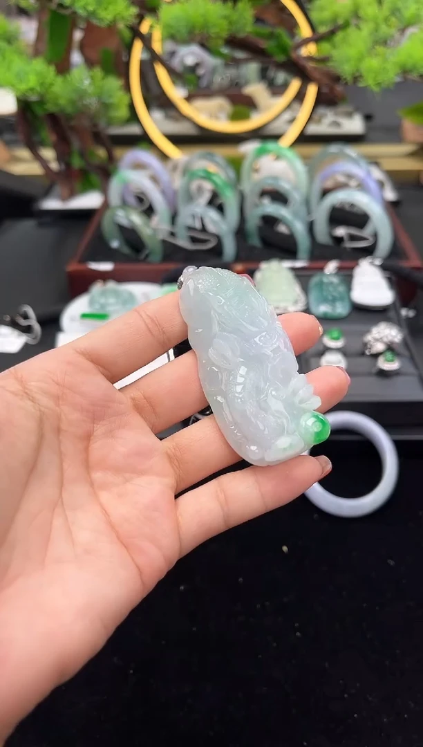颈饰未镶嵌翡翠吊坠