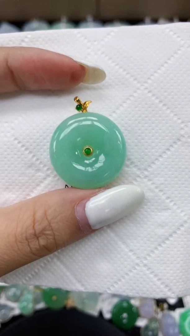 颈饰18K金镶嵌翡翠11111111111