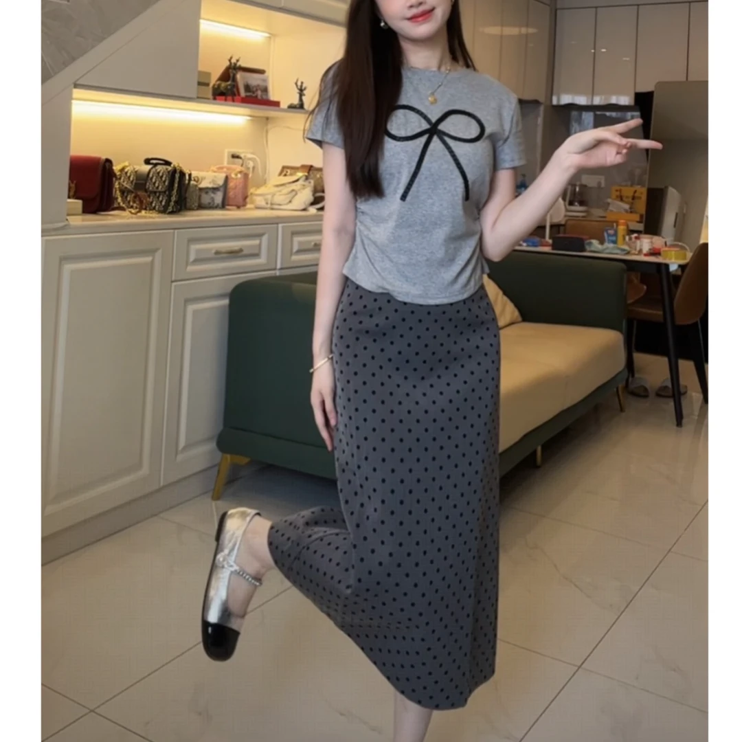 夏季穿搭灰色蝴蝶结正肩显瘦设计感上衣+灰色波点半身裙套装