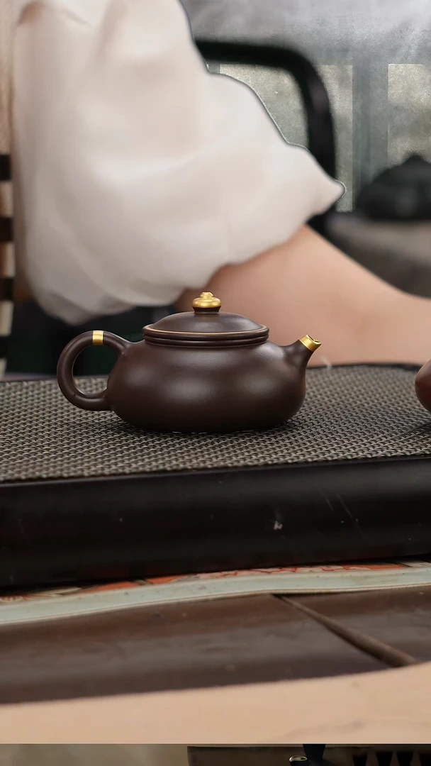 茶壶紫砂四号井茄皮紫泥描金寒江130cc