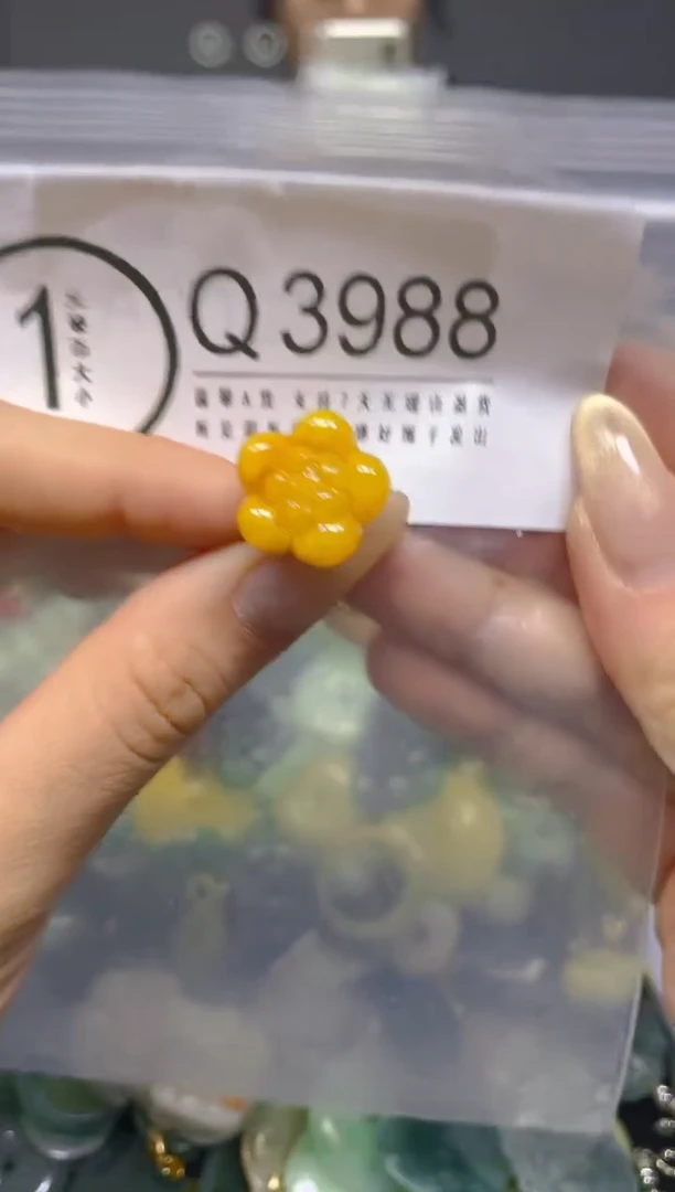颈饰未镶嵌翡翠/ Q /翡翠A货，一件也是批发价