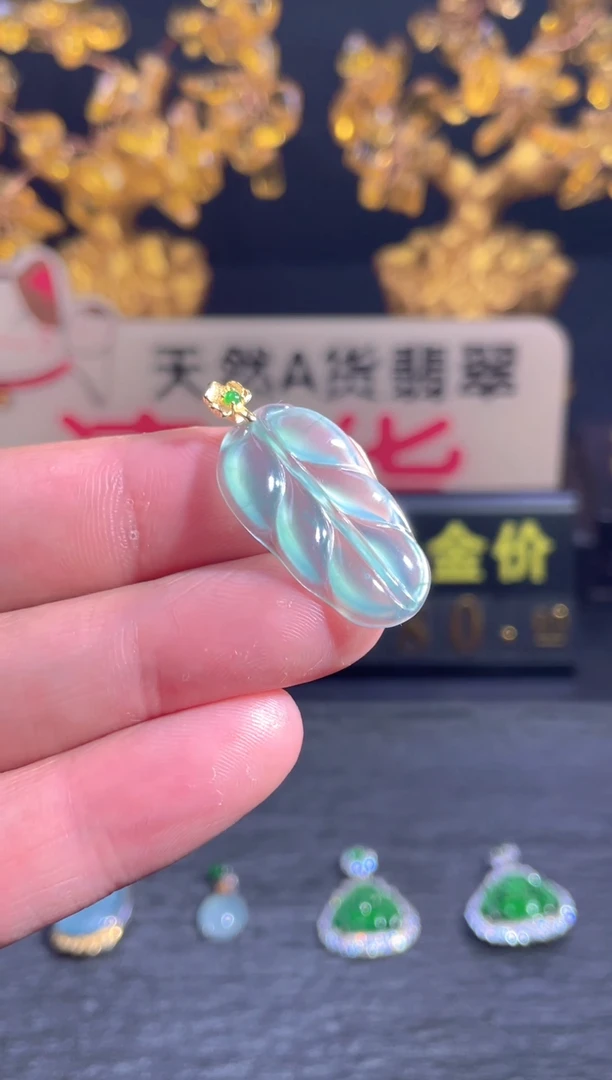 翡翠未镶嵌颈饰