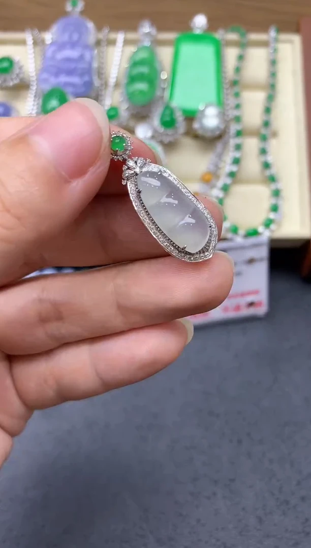 翡翠18K金镶嵌颈饰187-中国好珍宝