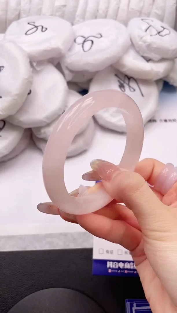 【闪购商品】石英质玉手镯未镶嵌10K36-58