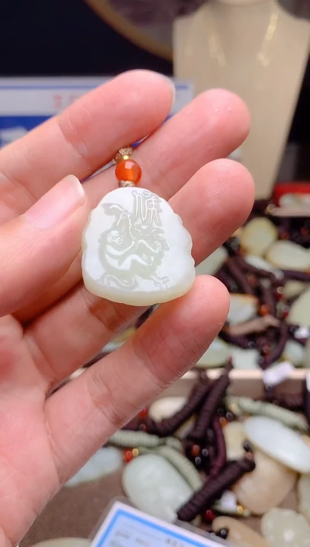 和田玉未镶嵌颈饰1