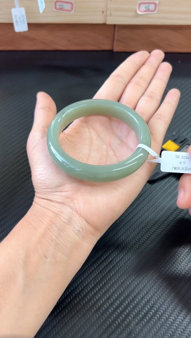 未镶嵌手镯和田玉 且末微色差 且末蓝 60Mj