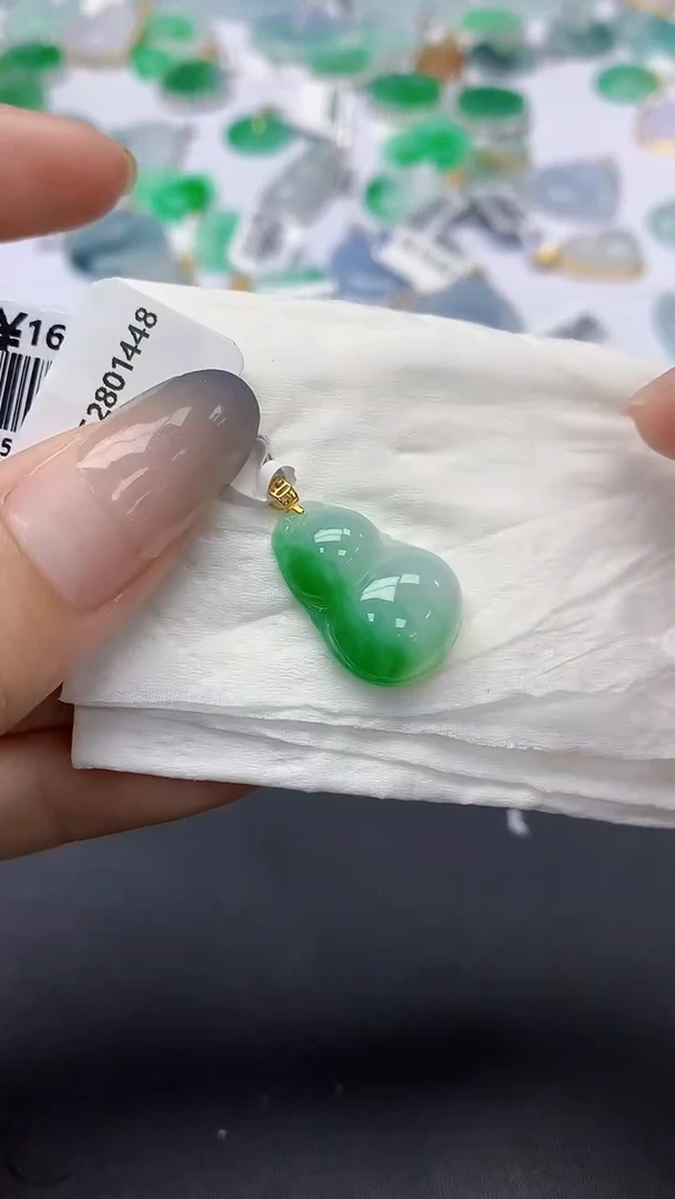 翡翠18K金镶嵌颈饰天然缅甸a货翡翠