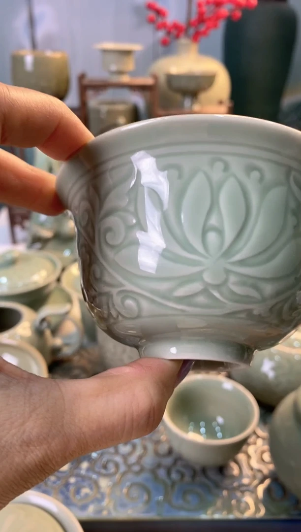 茶杯特价处理 莲纹盖碗单碗 一个