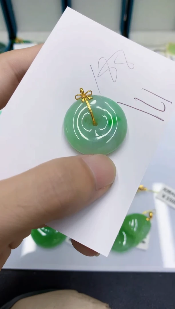 颈饰18K金镶嵌翡翠翡翠