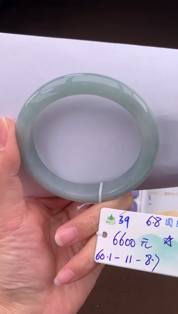 翡翠手镯未镶嵌自带#618活动#，联系客服核对地址~