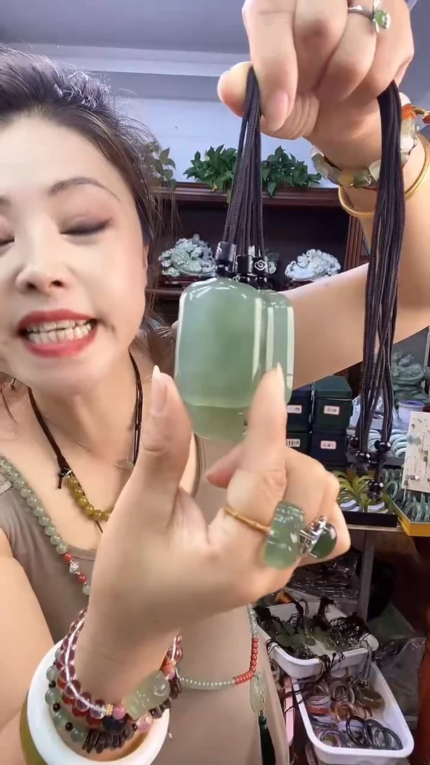 蛇纹石玉未镶嵌无事牌多样性发货其中之一