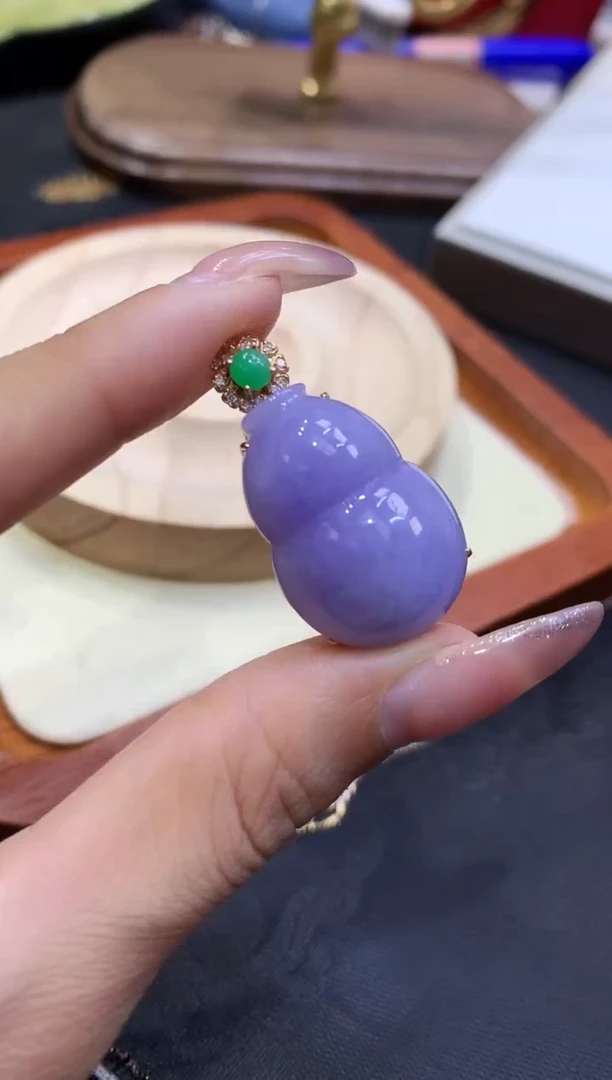 18K金镶嵌挂件翡翠葫芦