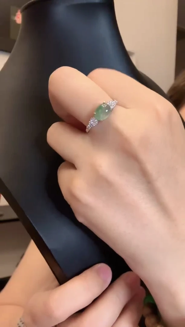 翡翠戒指未镶嵌翡翠戒指