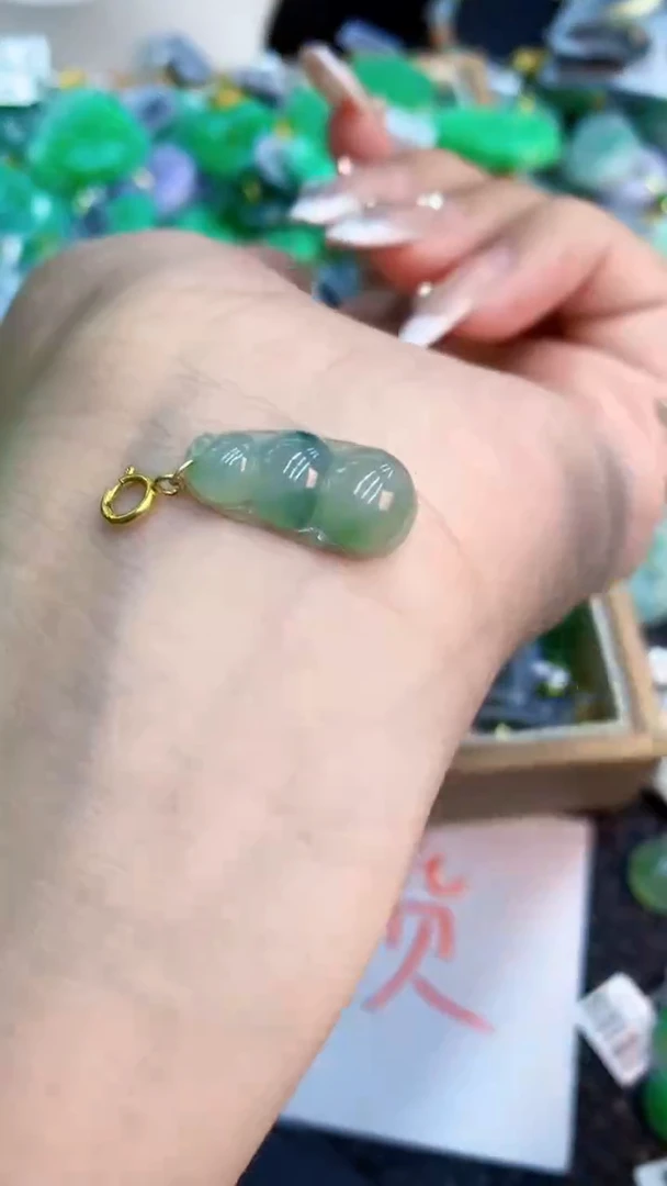 翡翠未镶嵌吊坠(不含链)1