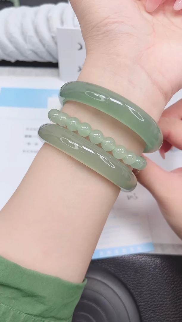 未镶嵌手镯石英质玉39-62.5