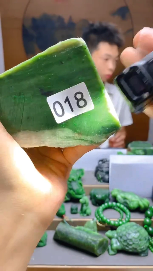 和田玉（碧玉）未镶嵌珠宝半成品1