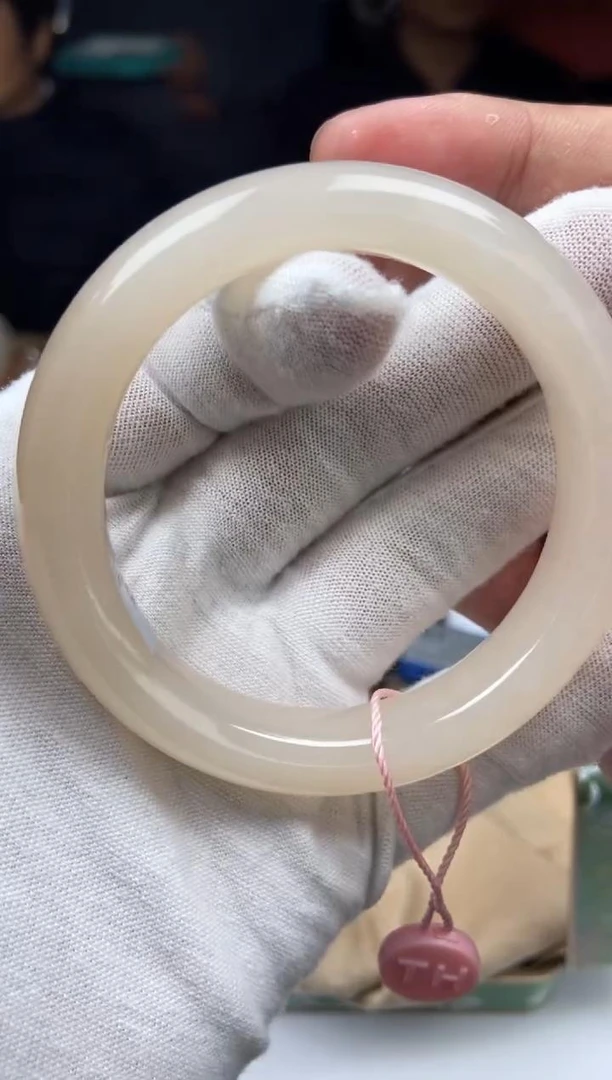 天然和田玉手镯（拍一发一）（圈口52-59）326FS0025