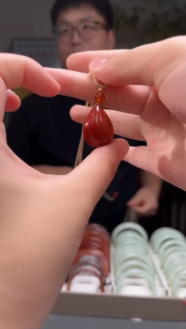 南红玛瑙未镶嵌颈饰吊坠1