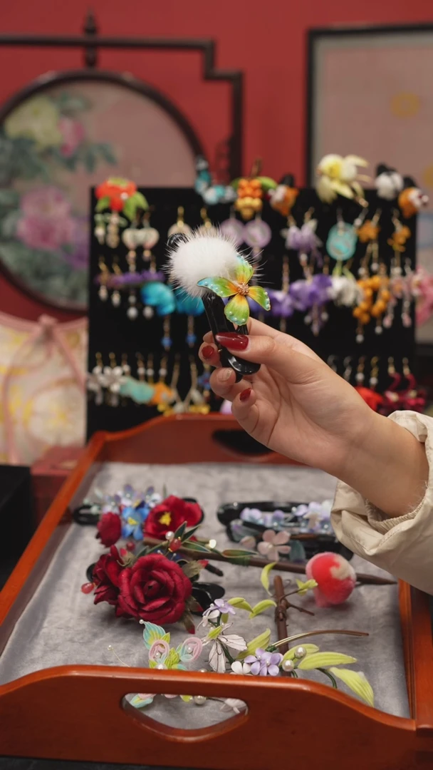 刺绣非遗绒花手工饰品