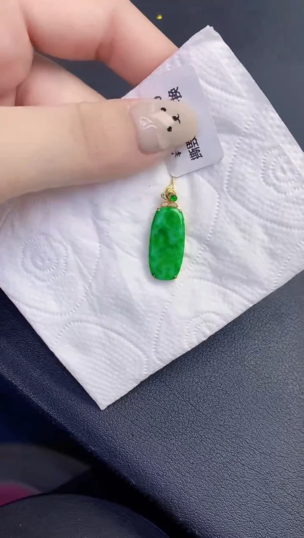 颈饰18K金镶嵌翡翠缅甸天然翡翠A货
