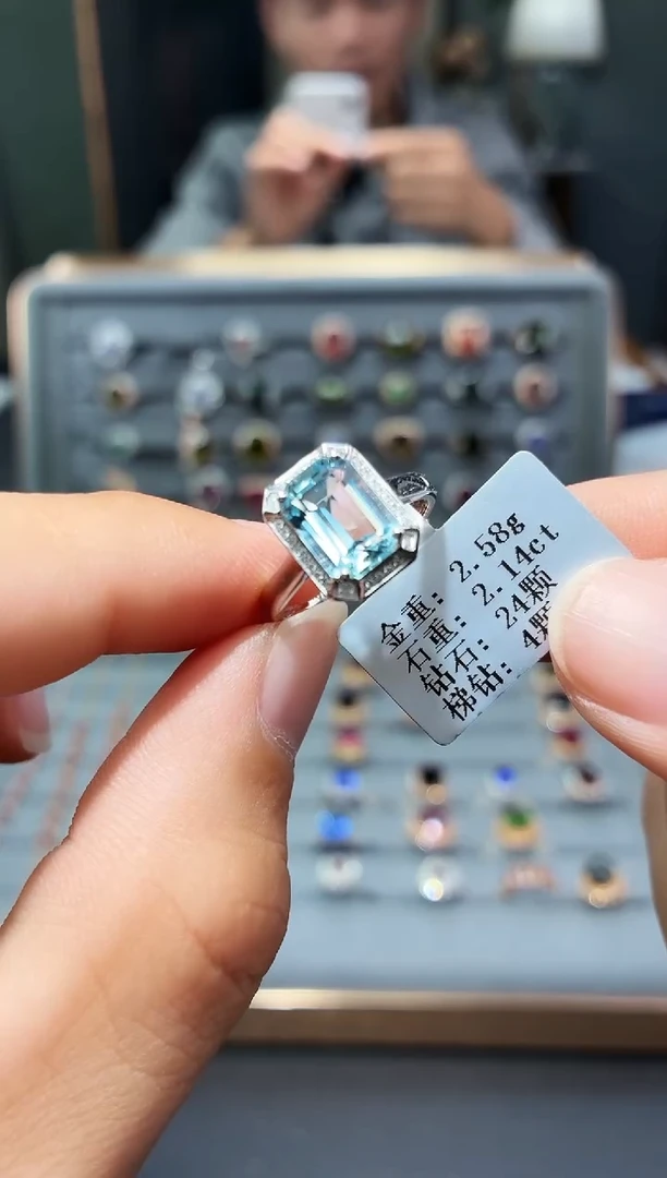 18K金镶嵌戒指海蓝宝石2.14配钻