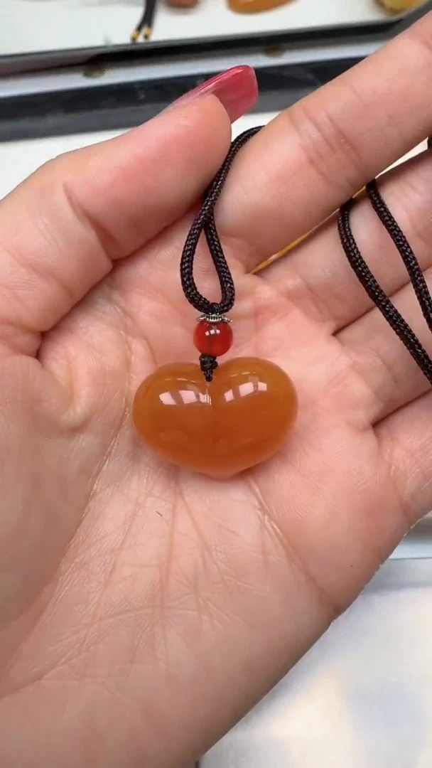 裸石琥珀未镶嵌如图