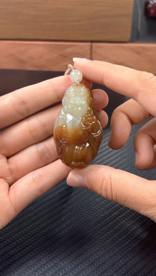 吊坠(赠链)未镶嵌和田玉若羌微色差
