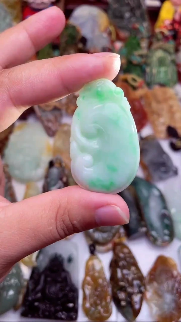 颈饰未镶嵌翡翠如意