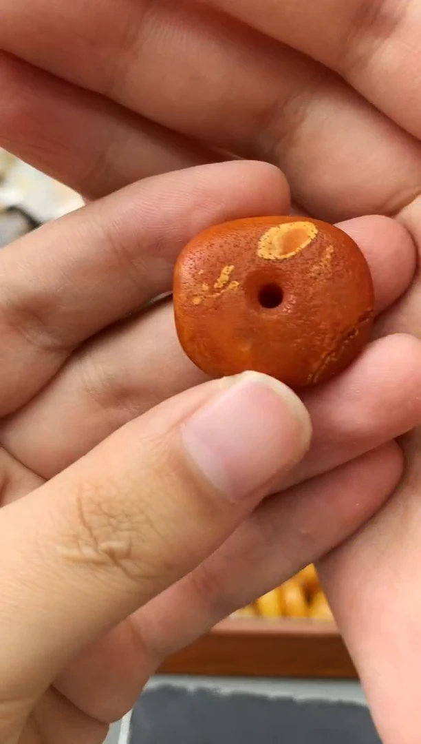 未镶嵌琥珀珠宝奇石247