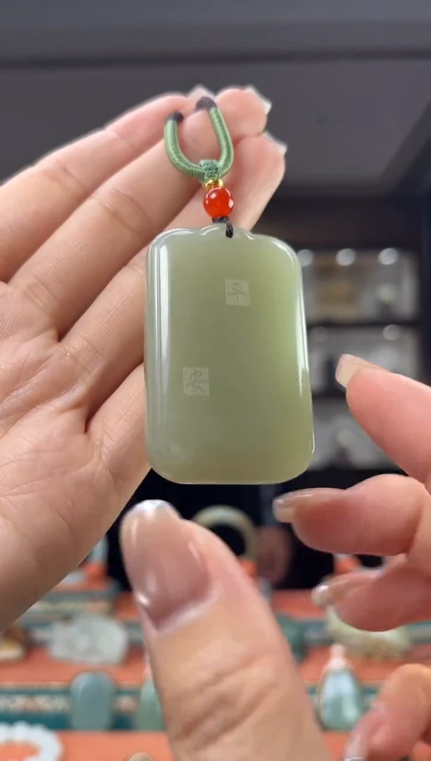 颈饰未镶嵌和田玉佩佩