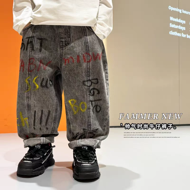 310 涂鸦字母牛仔裤男童