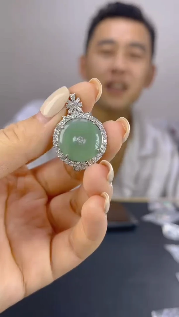 翡翠未镶嵌颈饰天然A货翡翠