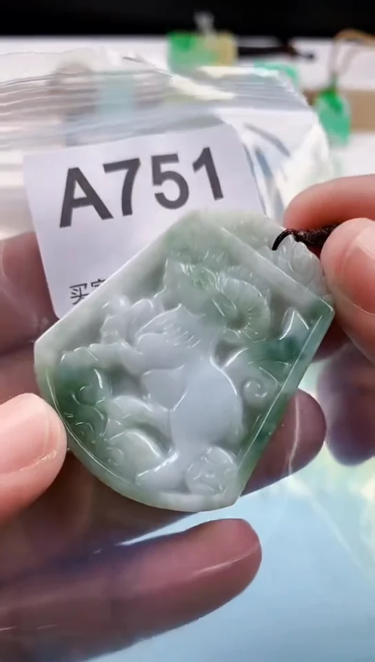 【闪购商品】翡翠挂件未镶嵌天然翡翠吊坠挂件