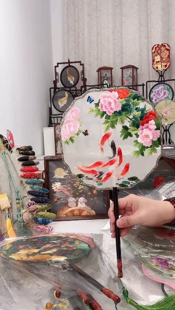 扇子苏绣作品手工团扇