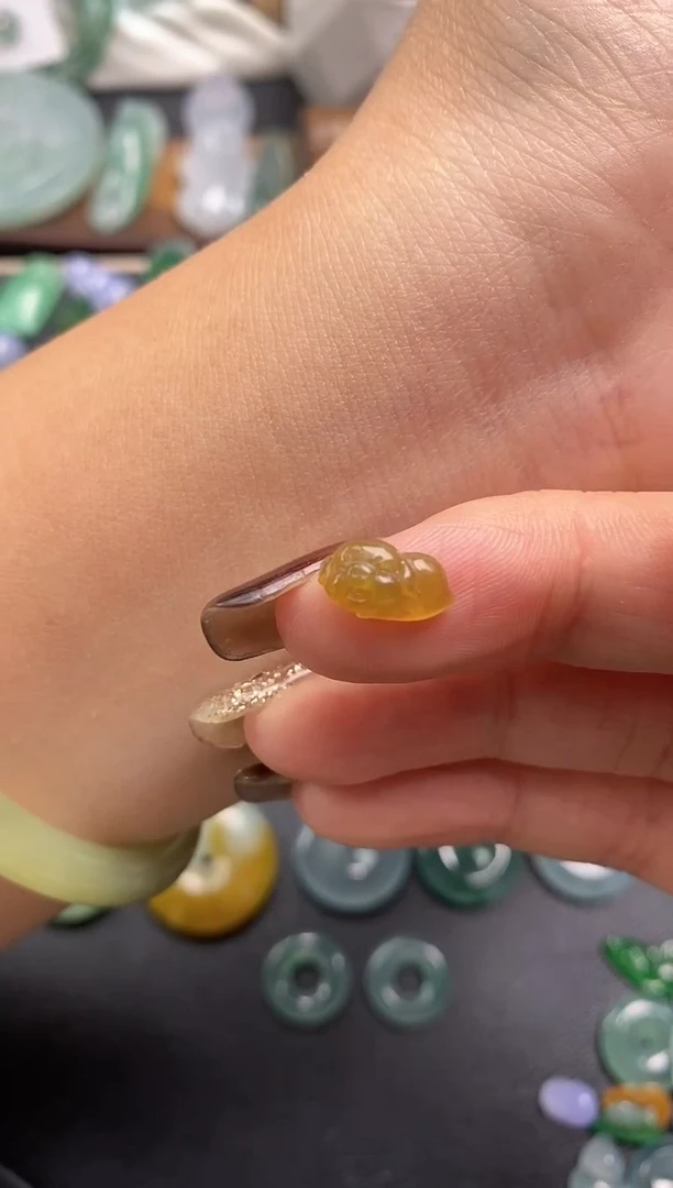 颈饰未镶嵌翡翠小猪