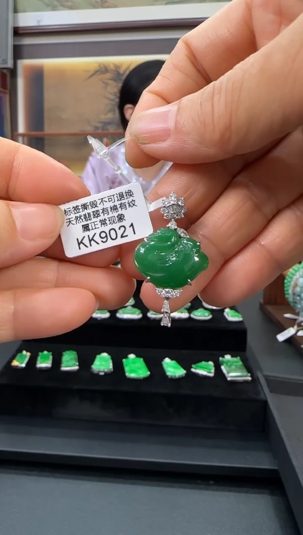 翡翠18K金镶嵌颈饰KK9021 天鹅