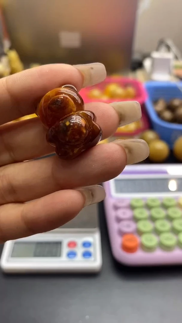 未镶嵌琥珀珠宝奇石677