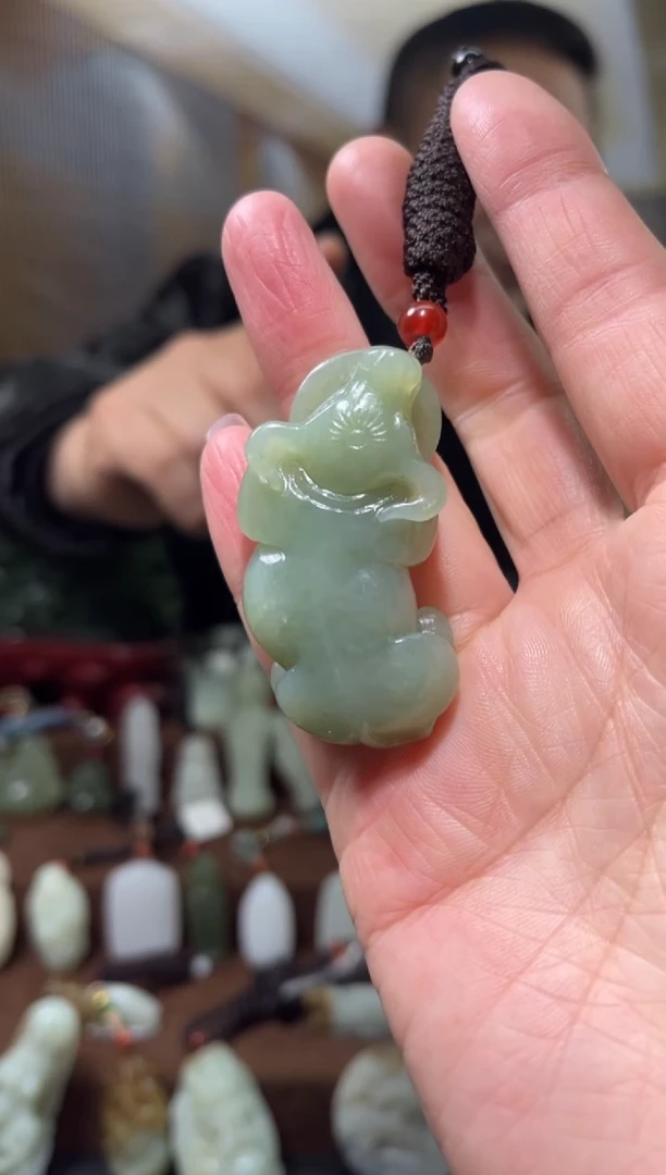 颈饰未镶嵌和田玉.