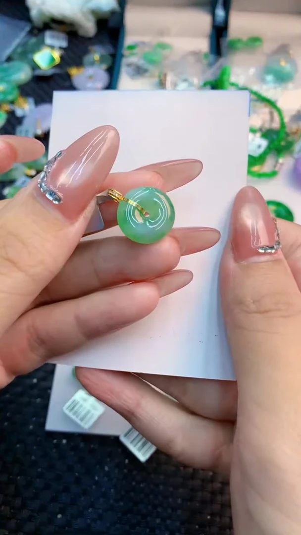 翡翠18K金镶嵌吊坠(不含链)1