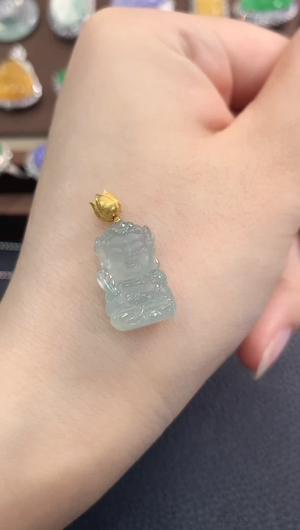 翡翠18K金镶嵌吊坠(不含链)M****Q春日珠宝 A1