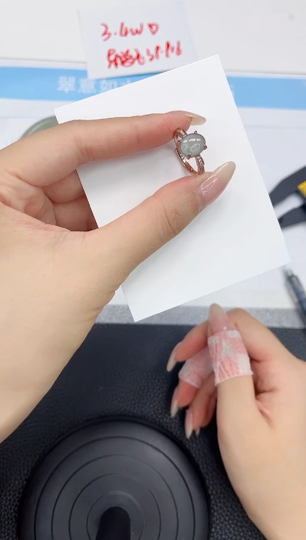 翡翠戒指合金金色
