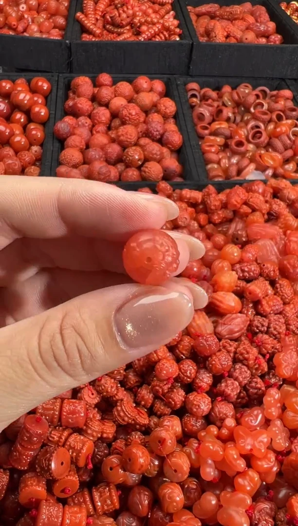 南红玛瑙未镶嵌颈饰1