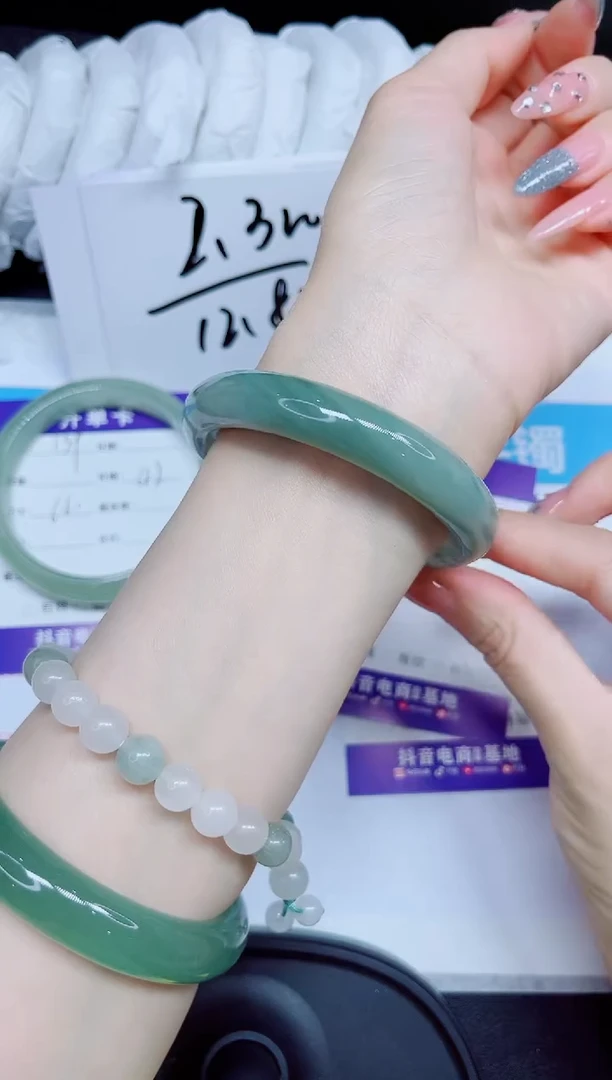 石英质玉手镯未镶嵌140.