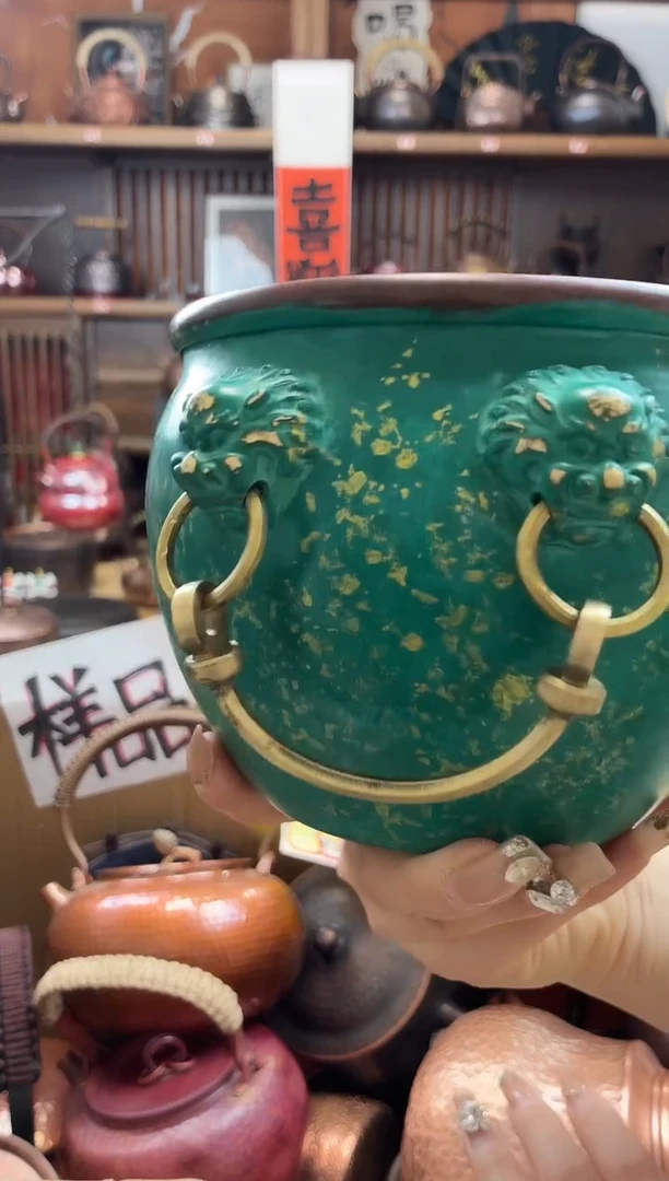 青*花翡翠绿紫铜故宫狮耳缸