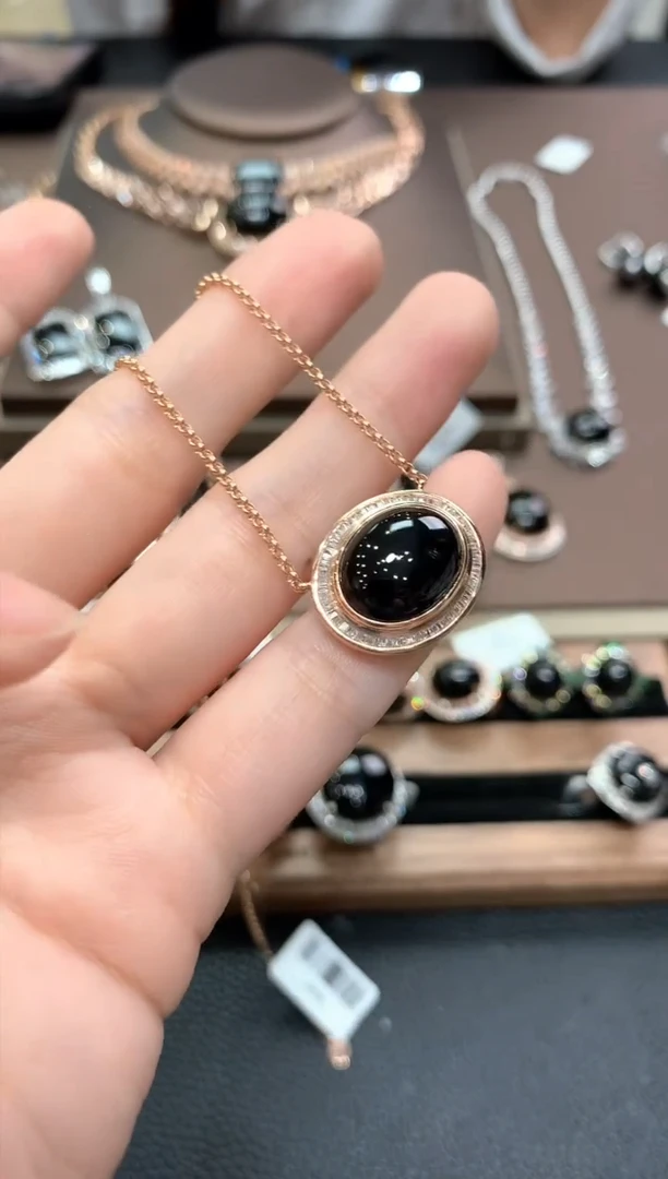 项链18K金镶嵌翡翠怎****么x136