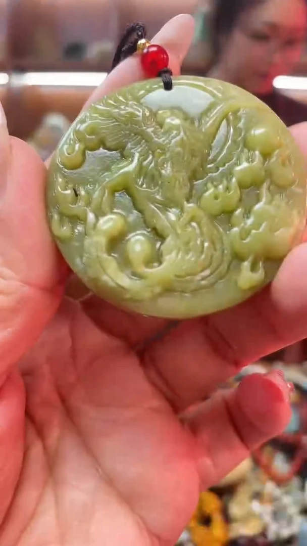 未镶嵌蛇纹石玉吊坠