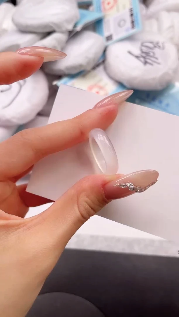【闪购商品】石英质玉手镯未镶嵌素圈戒指白