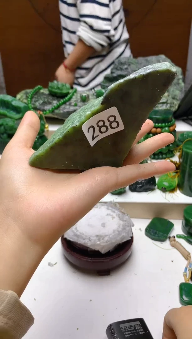 未镶嵌和田玉（碧玉）珠宝半成品1