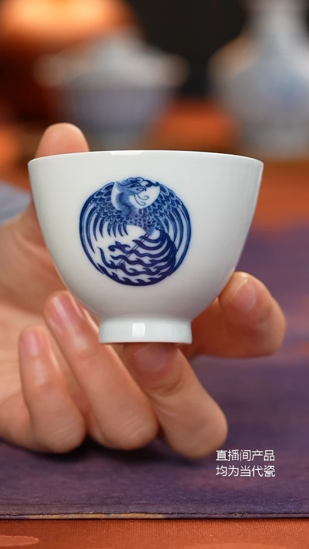 望玉青花团凤纹鸡心杯